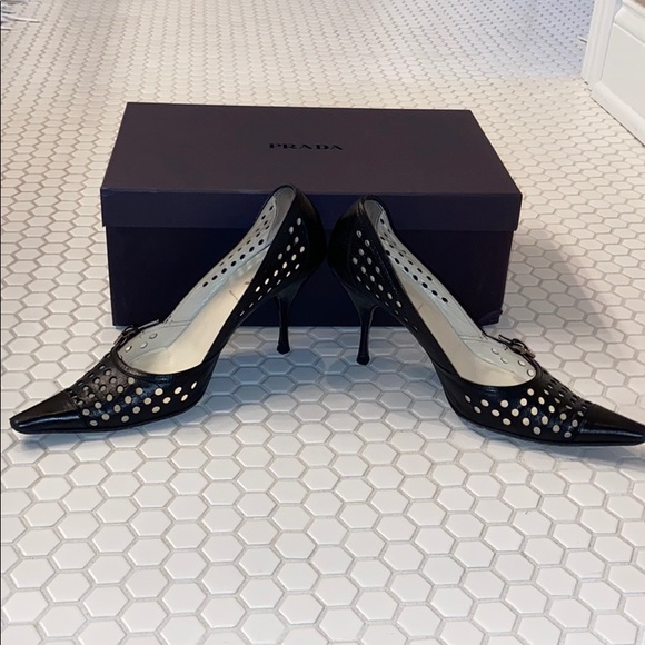 Low Prada heels. - Picture 3 of 6